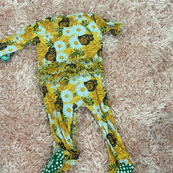 12-18 month Bums and Roses zip up footie pajamas. Excellent used condition. - Picture 8 of 13